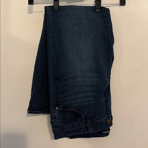 D. Jeans High Rise Kick Crop Jeans 14 - Picture 8 of 9